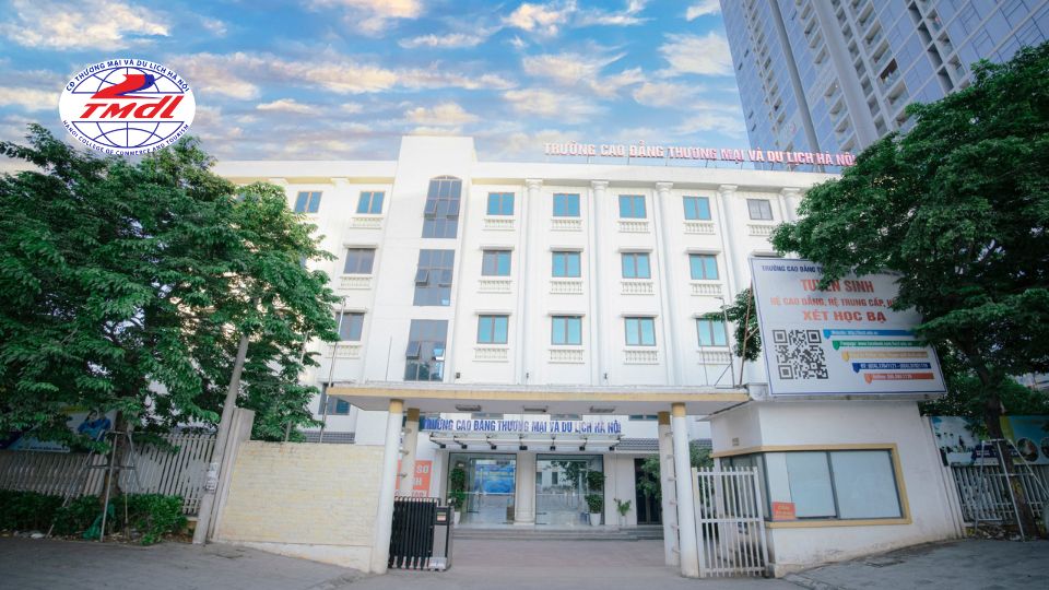 Trường Cao đẳng Thương mại và Du lịch Hà Nội là một trong những lựa chọn uy tín. Chương trình học được thiết kế linh hoạt, chuẩn đầu ra rõ ràng và được công nhận tương đương với bằng chính quy
