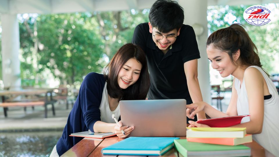 Các môn học ngành quản trị kinh doanh đa dạng chuyên môn từ kinh doanh đến Marketing, kế toán - tài chính, nhân sự
