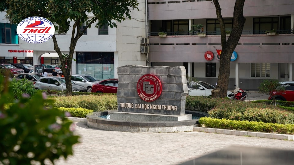 nganh thuong mai dien tu hoc truong nao
